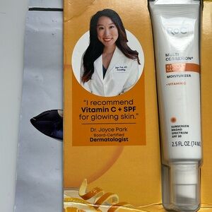 NWT ROC Multi Correxion Revive + Glow Moisturizer 2.5oz new sealed exp 2027